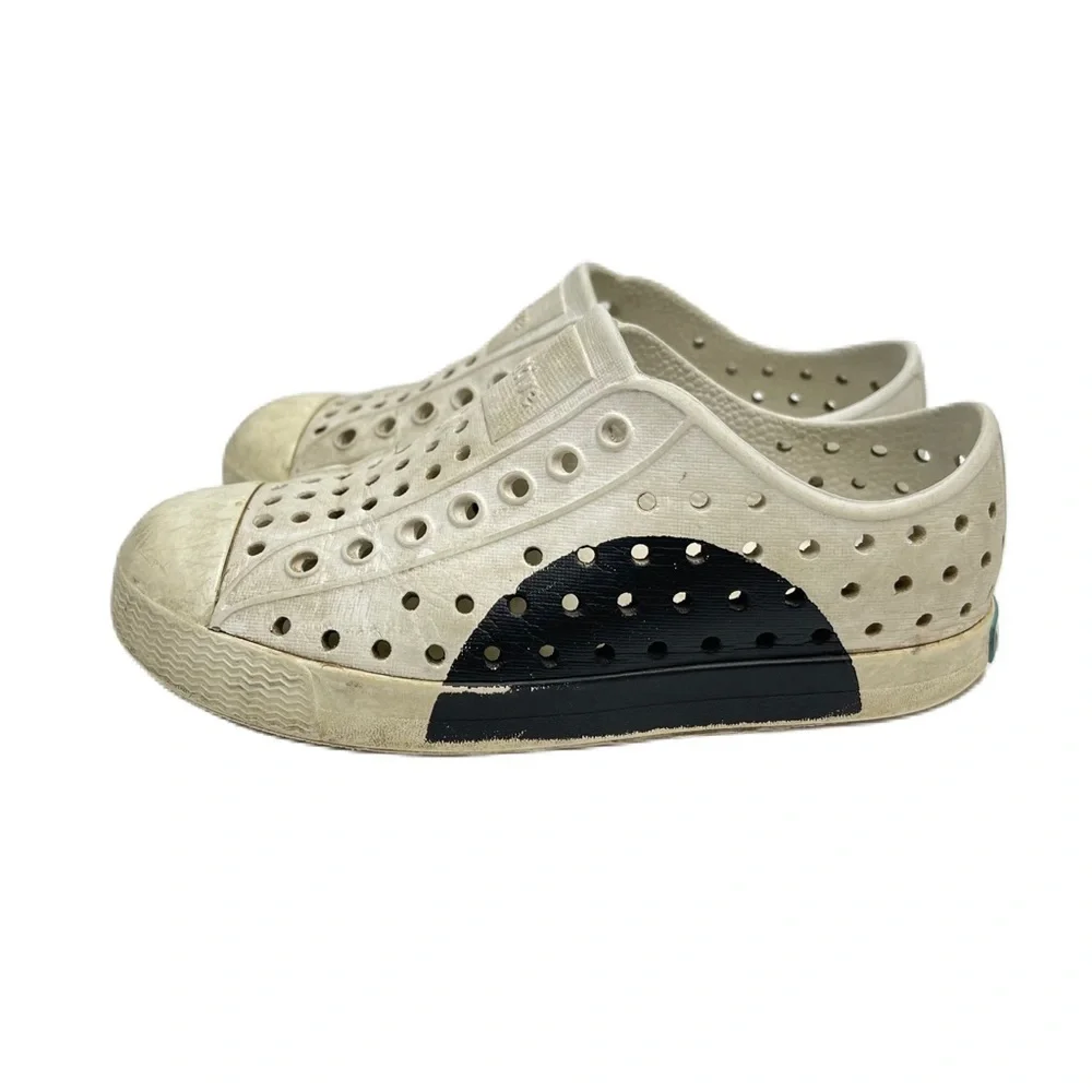 Native boys c10 black white swim vacation flat shoes casual fun spring summer